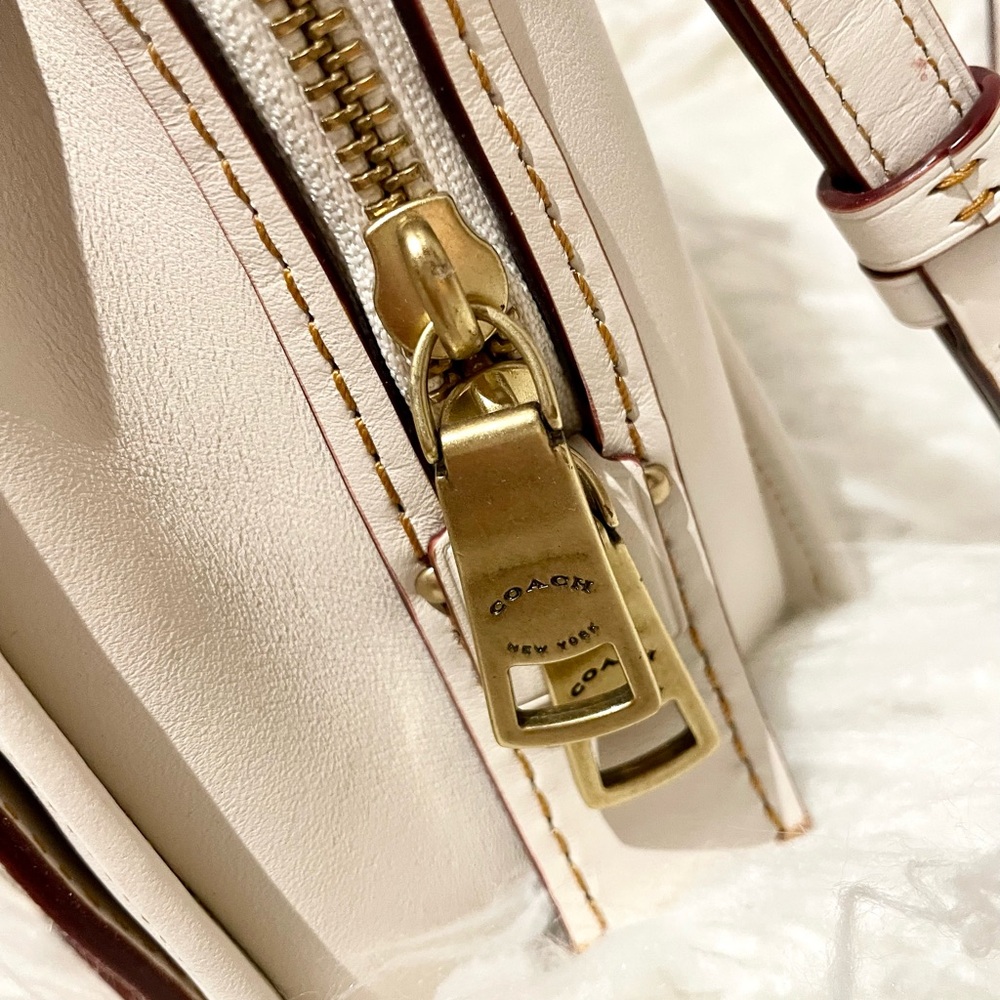 COACH
Dreamer 21 Signature Coated Canvas Satchel - Picture 4 of 15